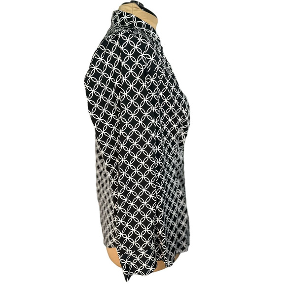 Lane Bryant Black and White Geometric Print Split Neck Button Down Size 20 - Picture 2 of 7